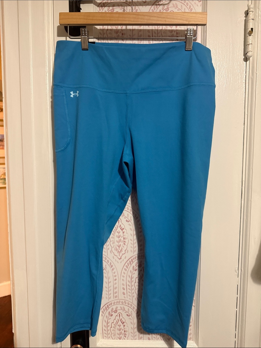 Under Armour Teal Capri Athletic Leggings